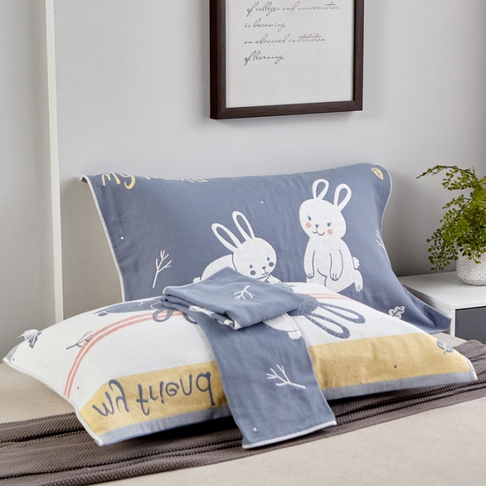 91家纺网 家纺一手货源 找家纺 朴尔2022新款朴尔纯色全棉三层定位枕巾（一对装） 乖乖小兔浅蓝