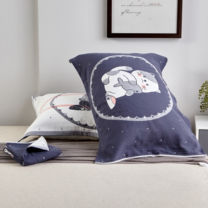 91家纺网 家纺一手货源 找家纺 朴尔2022新款朴尔纯色全棉三层定位枕巾（一对装） 幸运小猫墨兰