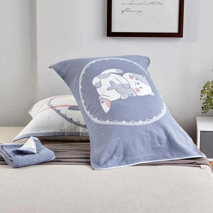 91家纺网 家纺一手货源 找家纺 朴尔2022新款朴尔纯色全棉三层定位枕巾（一对装） 幸运小猫浅蓝