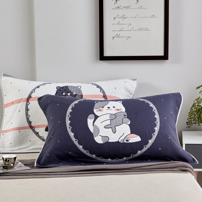 91家纺网 家纺一手货源 找家纺 朴尔2022新款朴尔纯色全棉三层定位枕巾（一对装） 幸运小猫墨兰