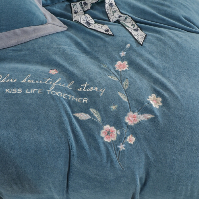 91家纺网 家纺一手货源 找家纺 优姿家纺 2022新款拼角10斤牛奶绒四件套 暗香-宝石蓝