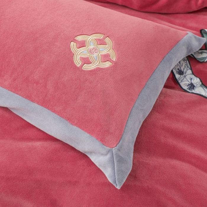 91家纺网 家纺一手货源 找家纺 优姿家纺 2022新款拼角10斤牛奶绒四件套 相约时尚-豆沙