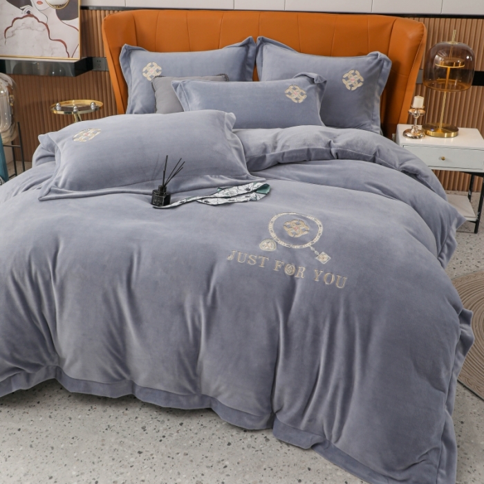 91家纺网 家纺一手货源 找家纺 优姿家纺 2022新款拼角10斤牛奶绒四件套 相约时尚-太空灰