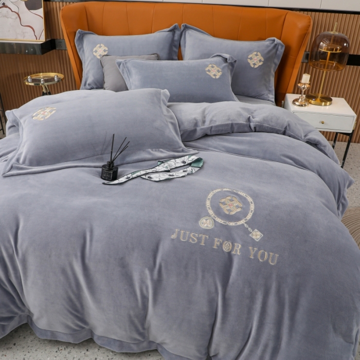 91家纺网 家纺一手货源 找家纺 优姿家纺 2022新款拼角10斤牛奶绒四件套 相约时尚-太空灰