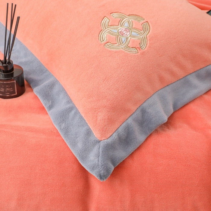 91家纺网 家纺一手货源 找家纺 优姿家纺 2022新款拼角10斤牛奶绒四件套 相约时尚-香妃桔