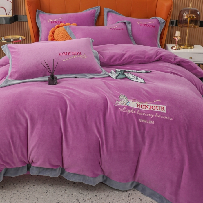 91家纺网 家纺一手货源 找家纺 优姿家纺 2022新款拼角10斤牛奶绒四件套 重温经典-千代紫