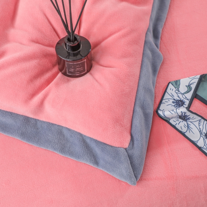 91家纺网 家纺一手货源 找家纺 优姿家纺 2022新款拼角10斤牛奶绒四件套 重温经典-少女粉