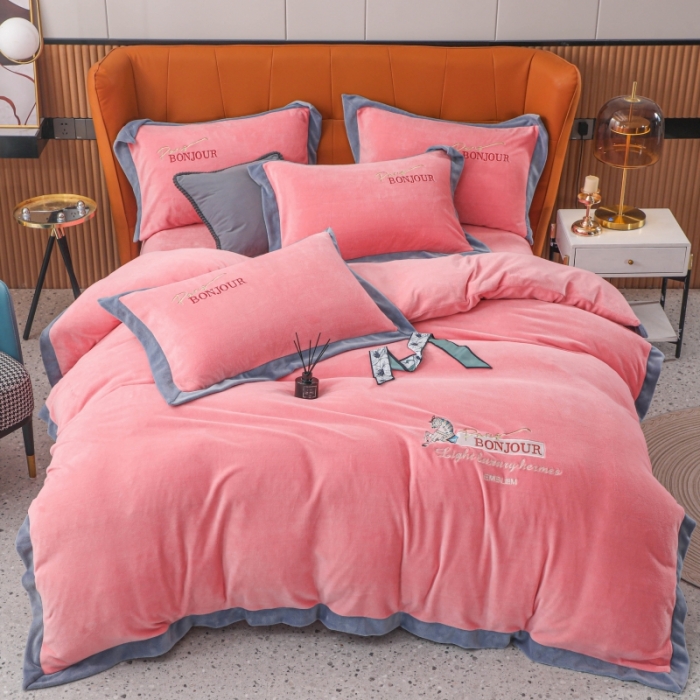 91家纺网 家纺一手货源 找家纺 优姿家纺 2022新款拼角10斤牛奶绒四件套 重温经典-少女粉