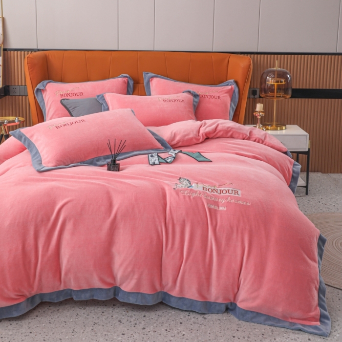 91家纺网 家纺一手货源 找家纺 优姿家纺 2022新款拼角10斤牛奶绒四件套 重温经典-少女粉