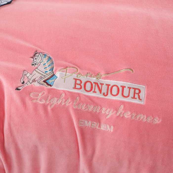 91家纺网 家纺一手货源 找家纺 优姿家纺 2022新款拼角10斤牛奶绒四件套 重温经典-少女粉