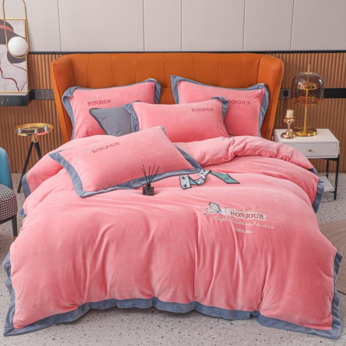 91家纺网 家纺一手货源 找家纺 优姿家纺 2022新款拼角10斤牛奶绒四件套 重温经典-少女粉