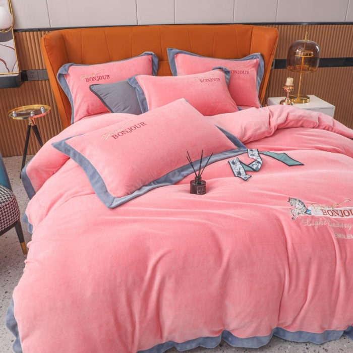 91家纺网 家纺一手货源 找家纺 优姿家纺 2022新款拼角10斤牛奶绒四件套 重温经典-少女粉