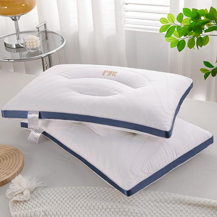 91家纺网 家纺一手货源 找家纺 全棉撞色刺绣绗缝立体护颈枕芯分区羽丝绒助眠枕头定型家用保健枕