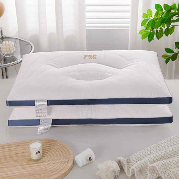 91家纺网 家纺一手货源 找家纺 全棉撞色刺绣绗缝立体护颈枕芯分区羽丝绒助眠枕头定型家用保健枕