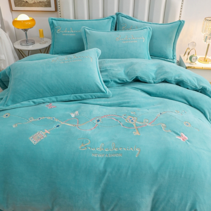 91家纺网 家纺一手货源 找家纺 优姿家纺 2022新款宽边10斤牛奶绒四件套 爱情密码-孔雀蓝