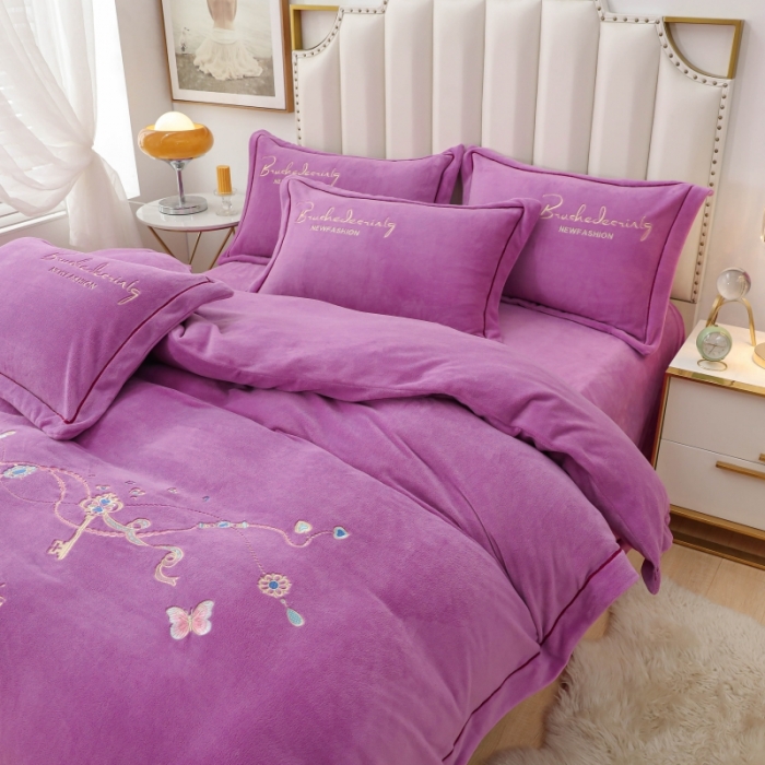 91家纺网 家纺一手货源 找家纺 优姿家纺 2022新款宽边10斤牛奶绒四件套 爱情密码-千代紫