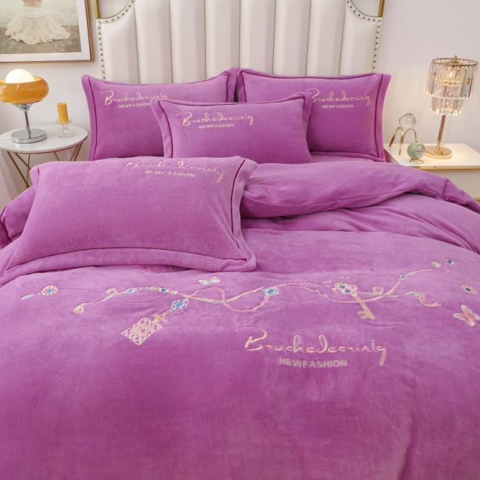 91家纺网 家纺一手货源 找家纺 优姿家纺 2022新款宽边10斤牛奶绒四件套 爱情密码-千代紫