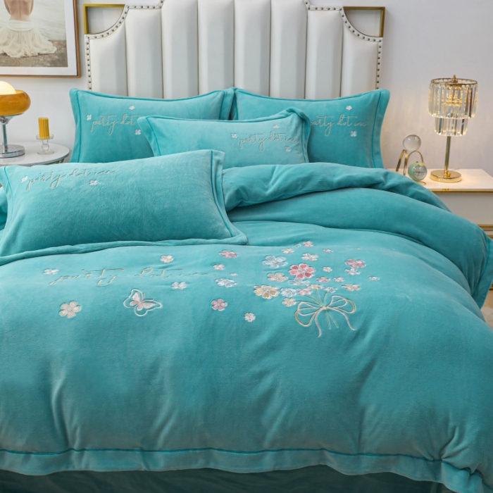 91家纺网 家纺一手货源 找家纺 优姿家纺 2022新款宽边10斤牛奶绒四件套 蝶舞花开-湖蓝