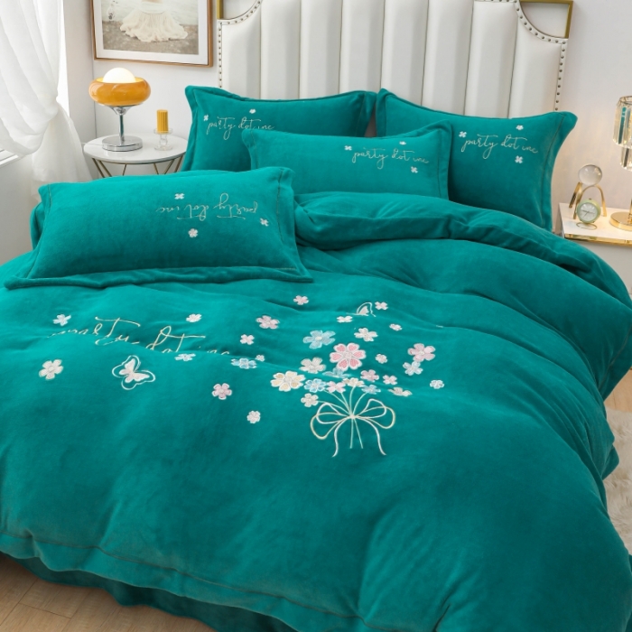 91家纺网 家纺一手货源 找家纺 优姿家纺 2022新款宽边10斤牛奶绒四件套 蝶舞花开-孔雀蓝