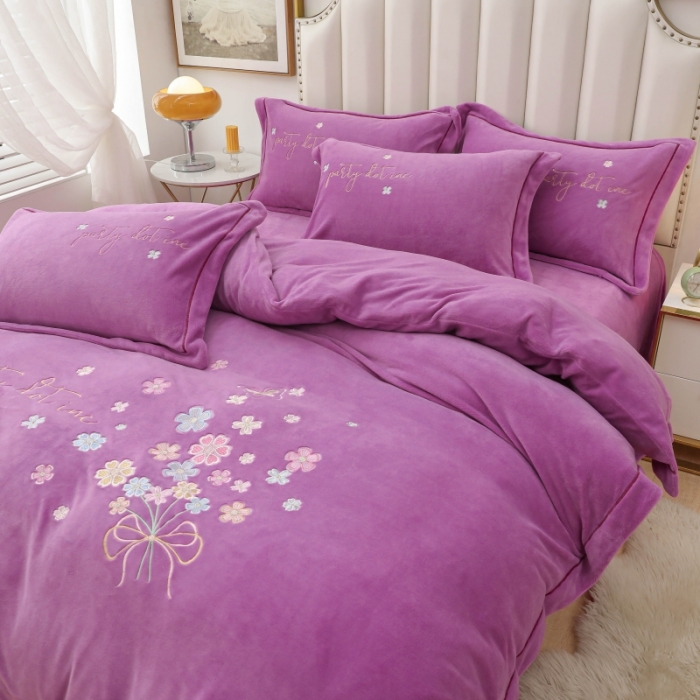 91家纺网 家纺一手货源 找家纺 优姿家纺 2022新款宽边10斤牛奶绒四件套 蝶舞花开-千代紫