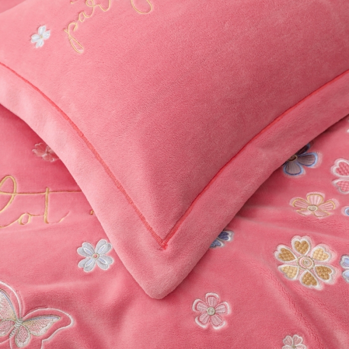 91家纺网 家纺一手货源 找家纺 优姿家纺 2022新款宽边10斤牛奶绒四件套 蝶舞花开-少女粉