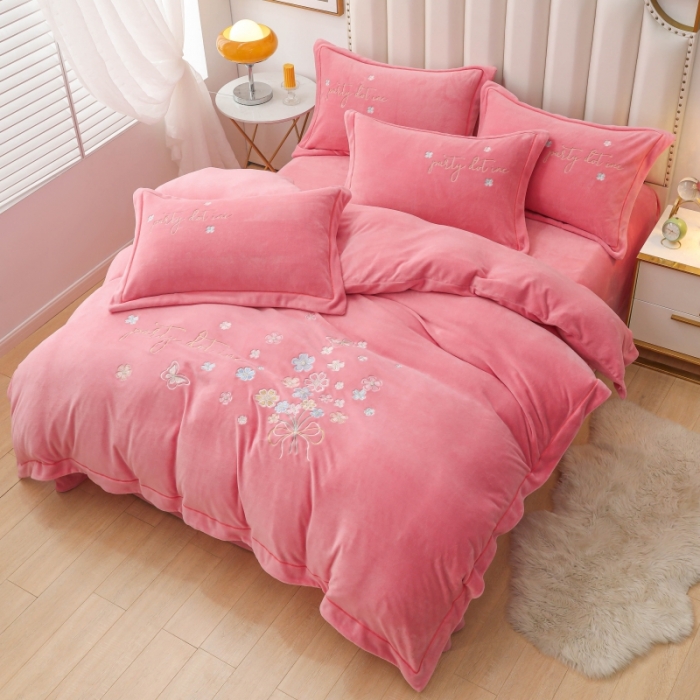 91家纺网 家纺一手货源 找家纺 优姿家纺 2022新款宽边10斤牛奶绒四件套 蝶舞花开-少女粉