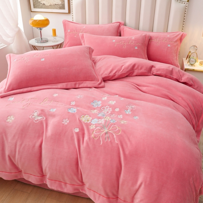 91家纺网 家纺一手货源 找家纺 优姿家纺 2022新款宽边10斤牛奶绒四件套 蝶舞花开-少女粉