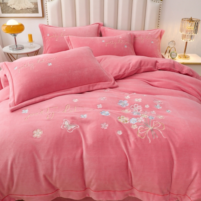 91家纺网 家纺一手货源 找家纺 优姿家纺 2022新款宽边10斤牛奶绒四件套 蝶舞花开-少女粉