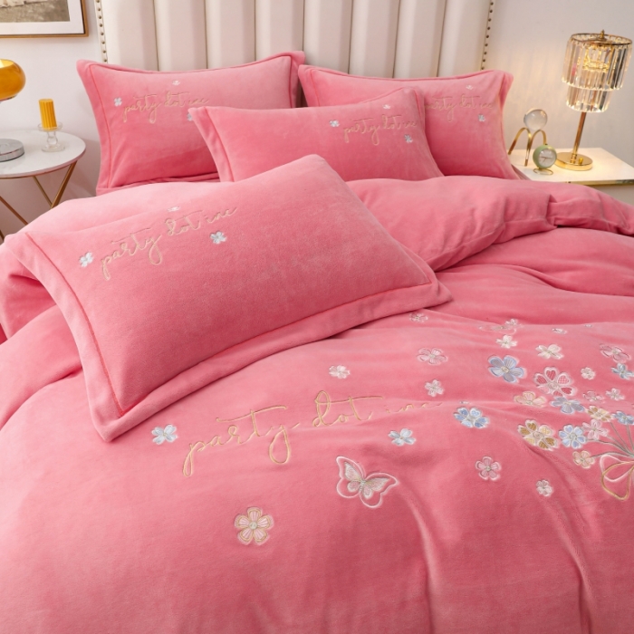 91家纺网 家纺一手货源 找家纺 优姿家纺 2022新款宽边10斤牛奶绒四件套 蝶舞花开-少女粉