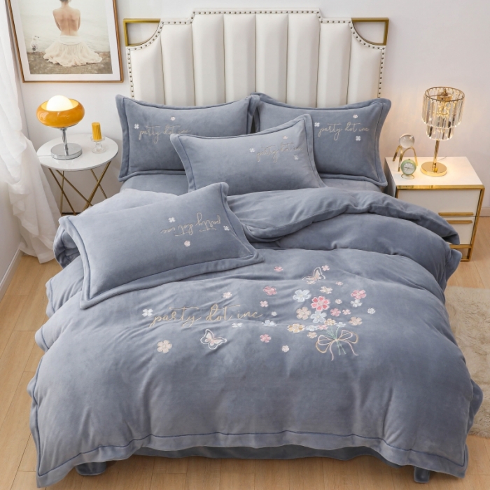 91家纺网 家纺一手货源 找家纺 优姿家纺 2022新款宽边10斤牛奶绒四件套 蝶舞花开-太空灰