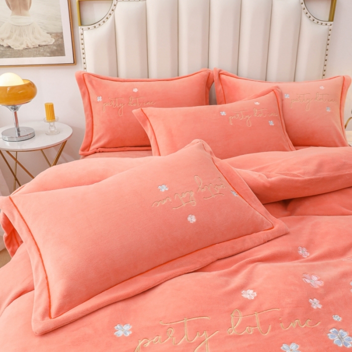 91家纺网 家纺一手货源 找家纺 优姿家纺 2022新款宽边10斤牛奶绒四件套 蝶舞花开-香妃桔