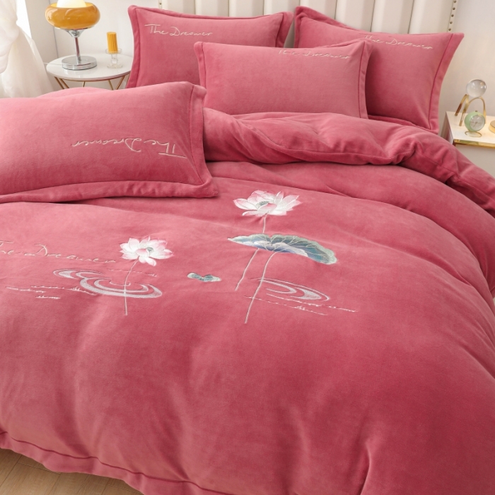 91家纺网 家纺一手货源 找家纺 优姿家纺 2022新款宽边10斤牛奶绒四件套 荷塘月色-豆沙