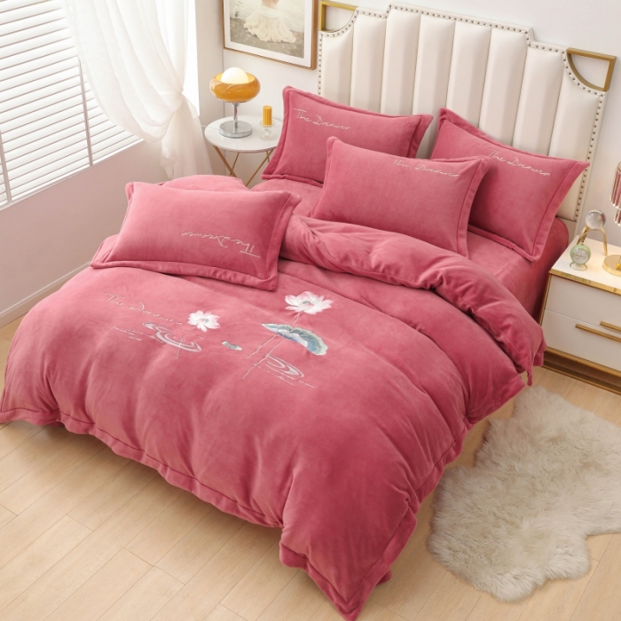 91家纺网 家纺一手货源 找家纺 优姿家纺 2022新款宽边10斤牛奶绒四件套 荷塘月色-豆沙