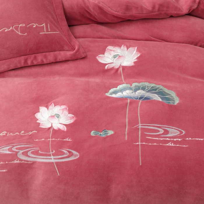 91家纺网 家纺一手货源 找家纺 优姿家纺 2022新款宽边10斤牛奶绒四件套 荷塘月色-豆沙