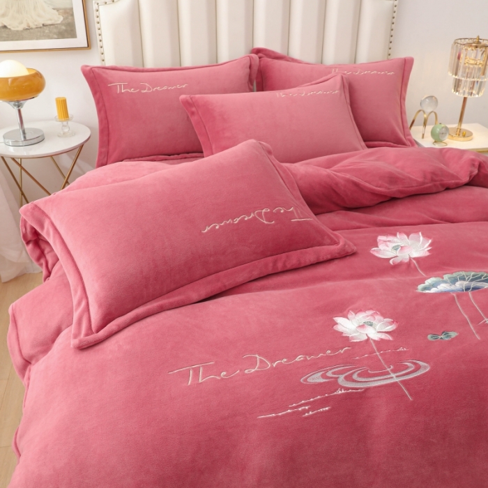 91家纺网 家纺一手货源 找家纺 优姿家纺 2022新款宽边10斤牛奶绒四件套 荷塘月色-豆沙