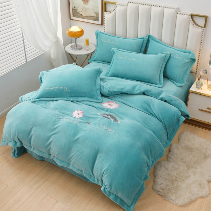 91家纺网 家纺一手货源 找家纺 优姿家纺 2022新款宽边10斤牛奶绒四件套 荷塘月色-湖兰