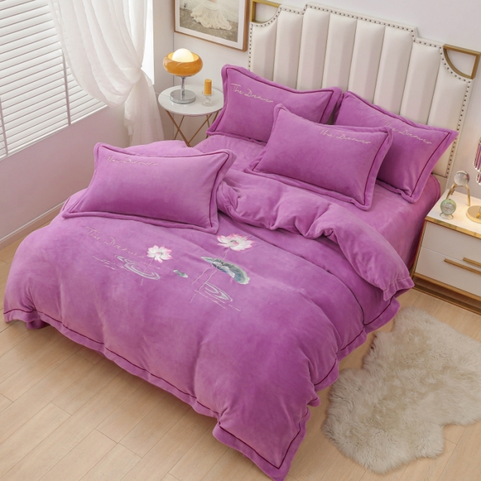 91家纺网 家纺一手货源 找家纺 优姿家纺 2022新款宽边10斤牛奶绒四件套 荷塘月色-千代紫