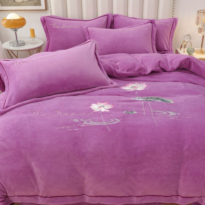 91家纺网 家纺一手货源 找家纺 优姿家纺 2022新款宽边10斤牛奶绒四件套 荷塘月色-千代紫