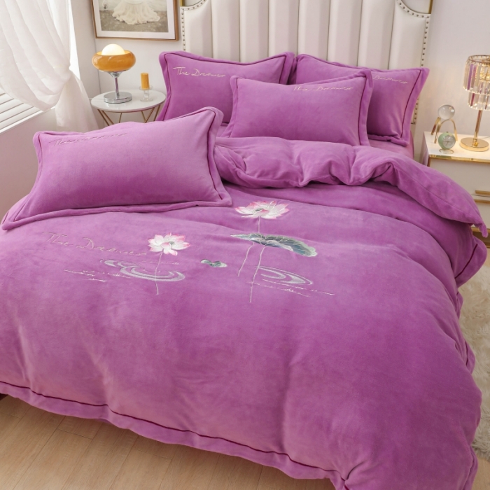91家纺网 家纺一手货源 找家纺 优姿家纺 2022新款宽边10斤牛奶绒四件套 荷塘月色-千代紫