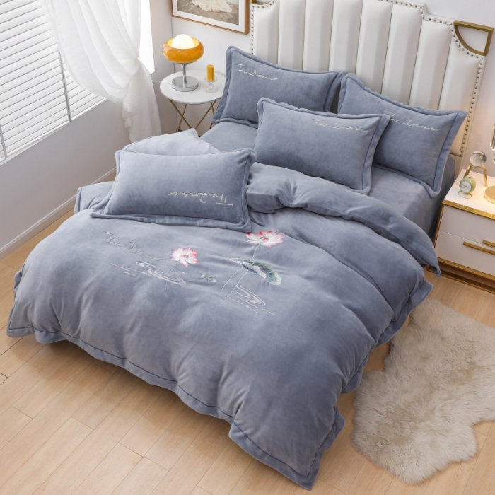 91家纺网 家纺一手货源 找家纺 优姿家纺 2022新款宽边10斤牛奶绒四件套 荷塘月色-太空灰