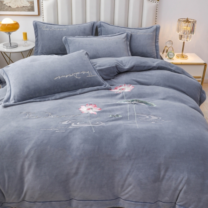 91家纺网 家纺一手货源 找家纺 优姿家纺 2022新款宽边10斤牛奶绒四件套 荷塘月色-太空灰