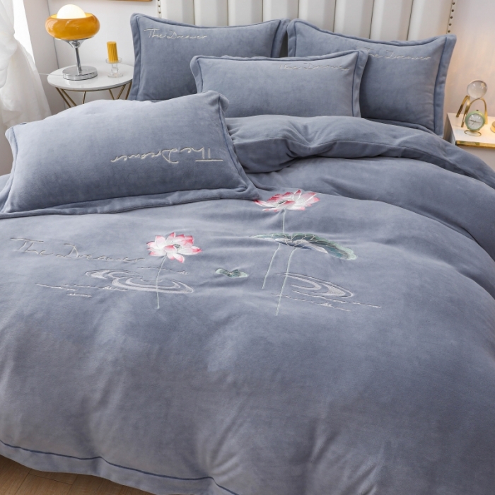 91家纺网 家纺一手货源 找家纺 优姿家纺 2022新款宽边10斤牛奶绒四件套 荷塘月色-太空灰