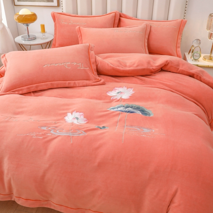 91家纺网 家纺一手货源 找家纺 优姿家纺 2022新款宽边10斤牛奶绒四件套 荷塘月色-香妃桔