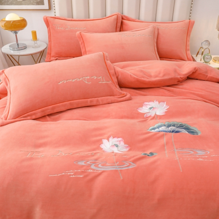 91家纺网 家纺一手货源 找家纺 优姿家纺 2022新款宽边10斤牛奶绒四件套 荷塘月色-香妃桔