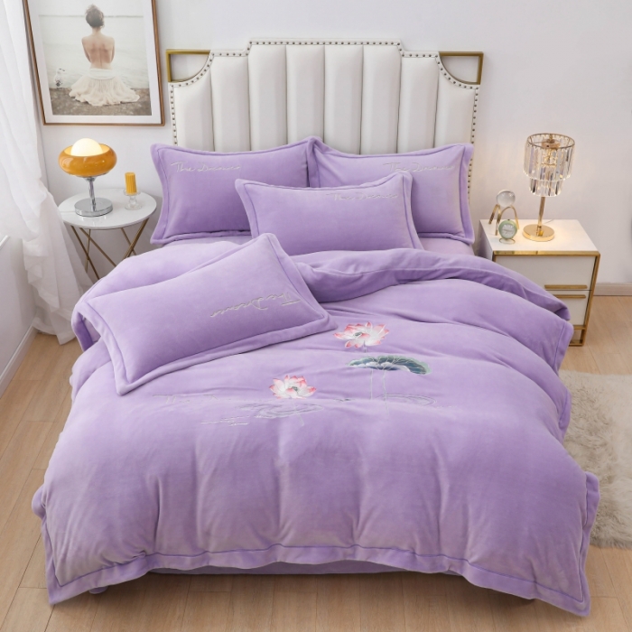 91家纺网 家纺一手货源 找家纺 优姿家纺 2022新款宽边10斤牛奶绒四件套 荷塘月色-紫