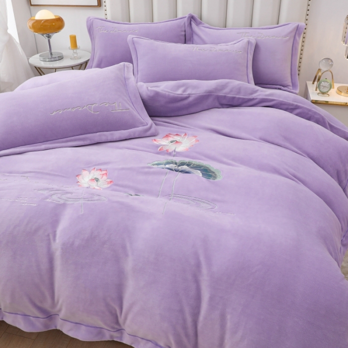91家纺网 家纺一手货源 找家纺 优姿家纺 2022新款宽边10斤牛奶绒四件套 荷塘月色-紫