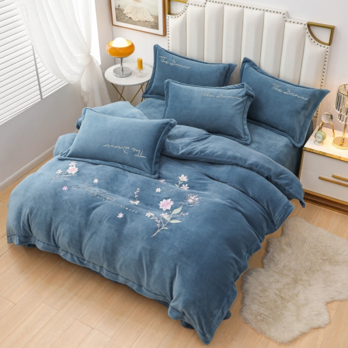 91家纺网 家纺一手货源 找家纺 优姿家纺 2022新款宽边10斤牛奶绒四件套 紫色花语-宝石蓝