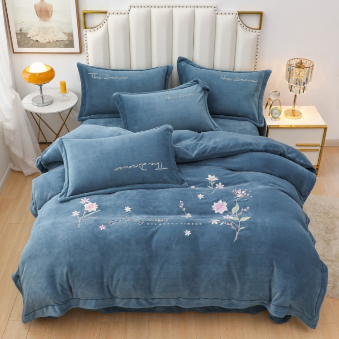 91家纺网 家纺一手货源 找家纺 优姿家纺 2022新款宽边10斤牛奶绒四件套 紫色花语-宝石蓝