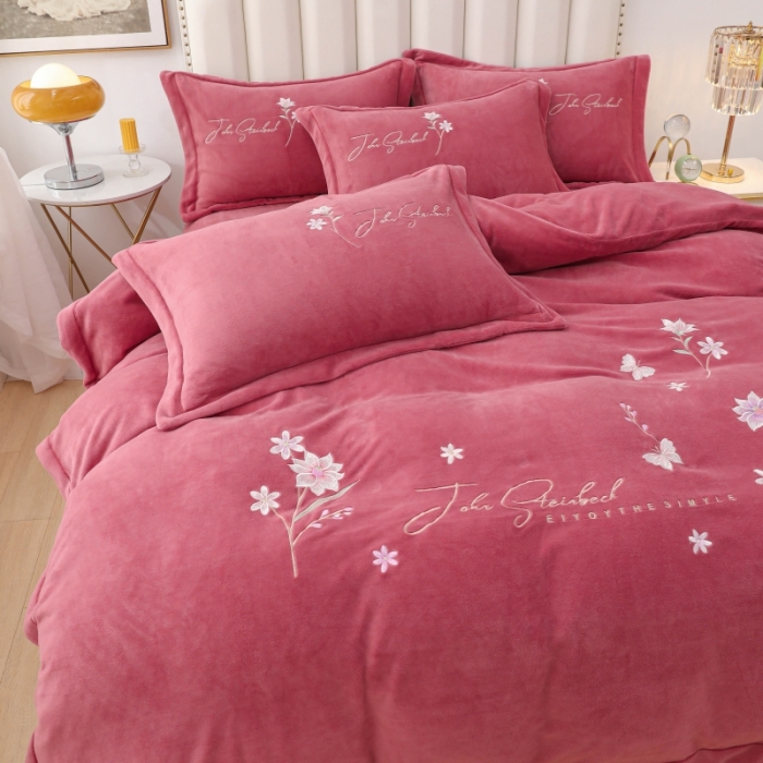 91家纺网 家纺一手货源 找家纺 优姿家纺 2022新款宽边10斤牛奶绒四件套 紫色花语-豆沙