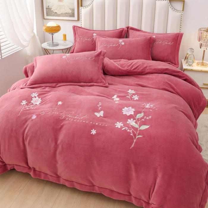 91家纺网 家纺一手货源 找家纺 优姿家纺 2022新款宽边10斤牛奶绒四件套 紫色花语-豆沙